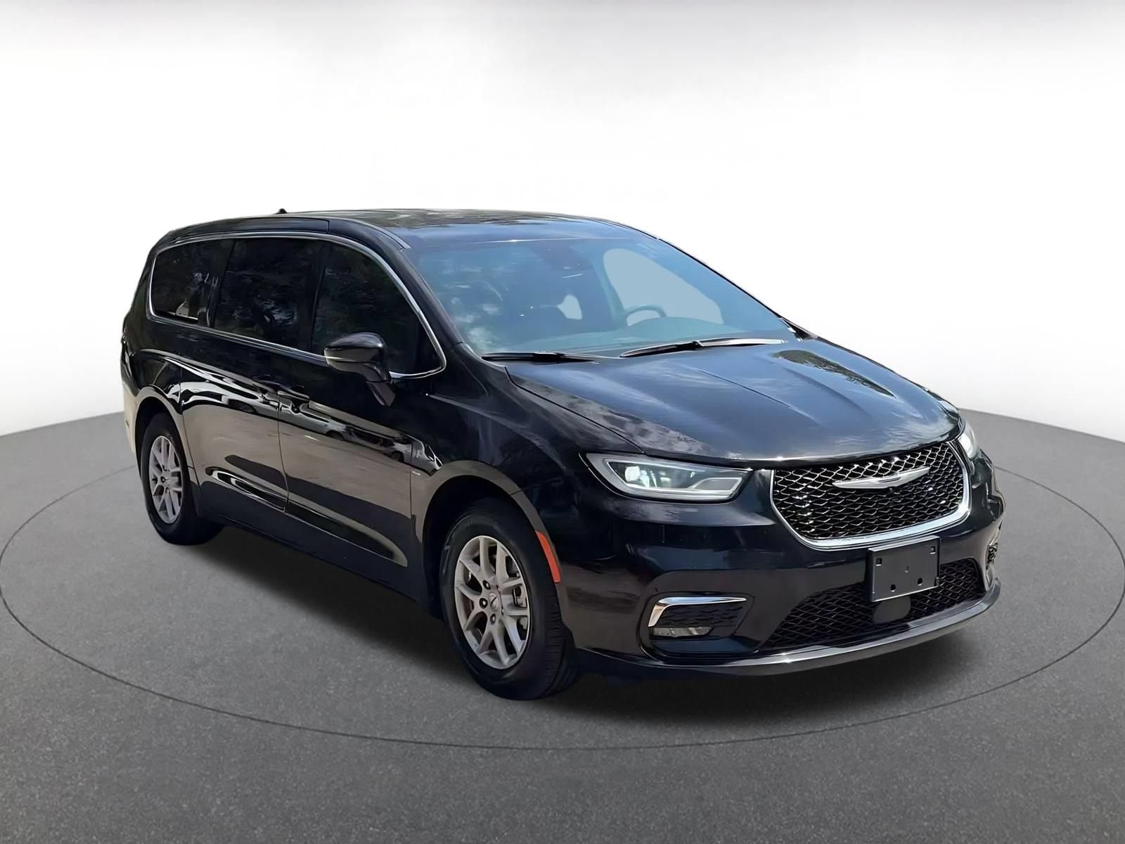 Thumbnail: 2025 Chrysler Pacifica - 3