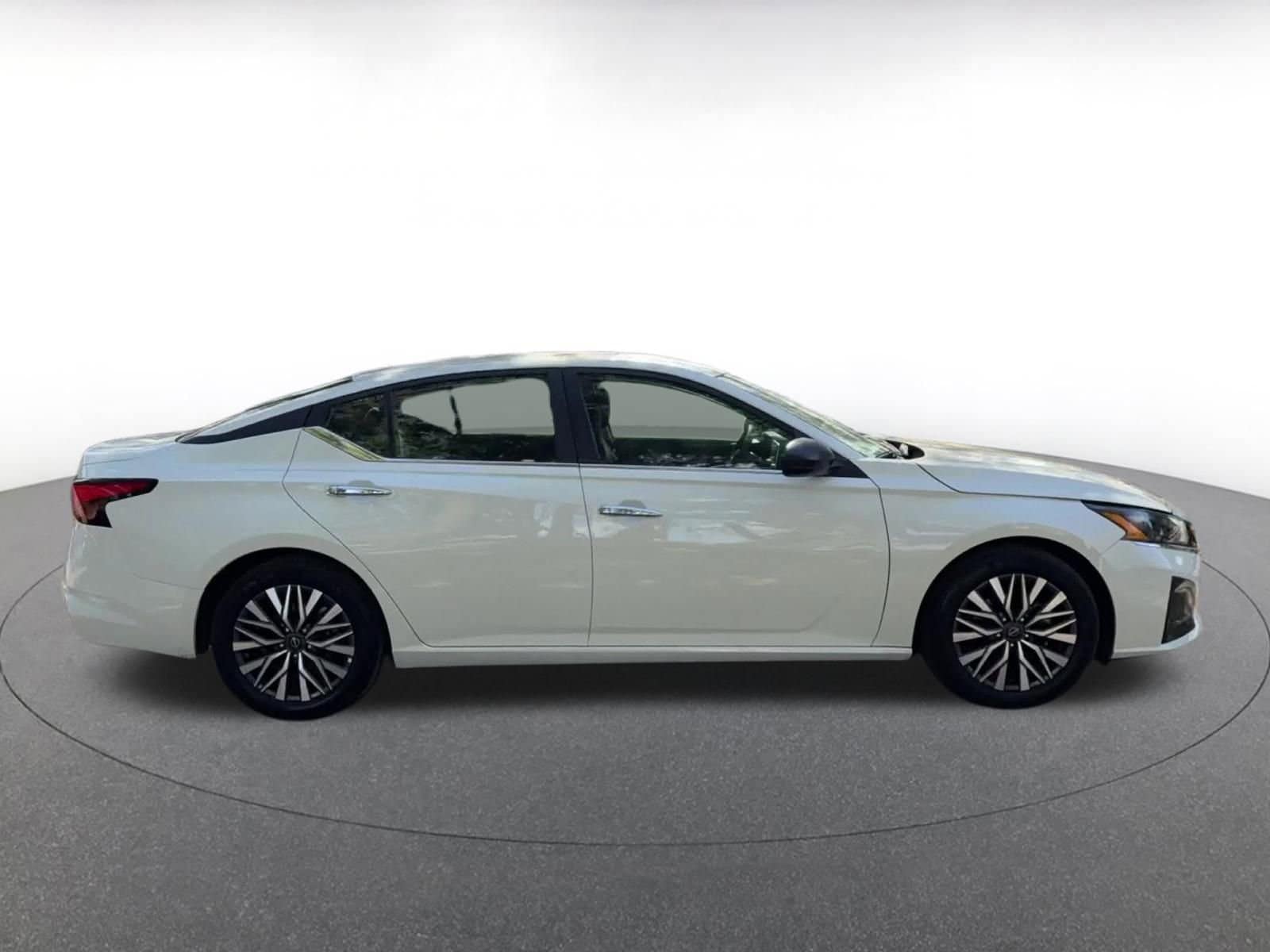 Thumbnail: 2025 Nissan Altima - 24