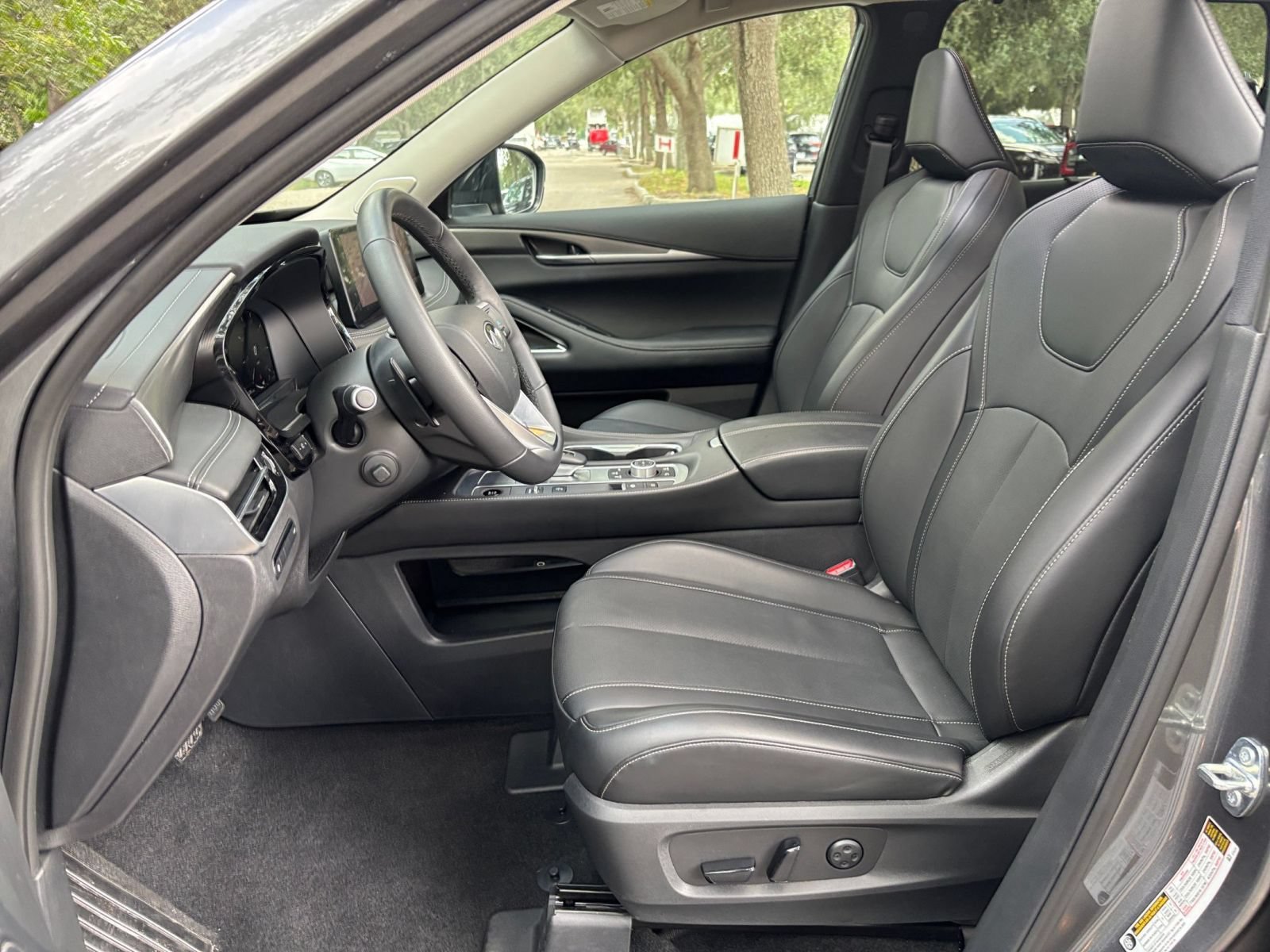 Thumbnail: 2026 INFINITI QX60 - 25