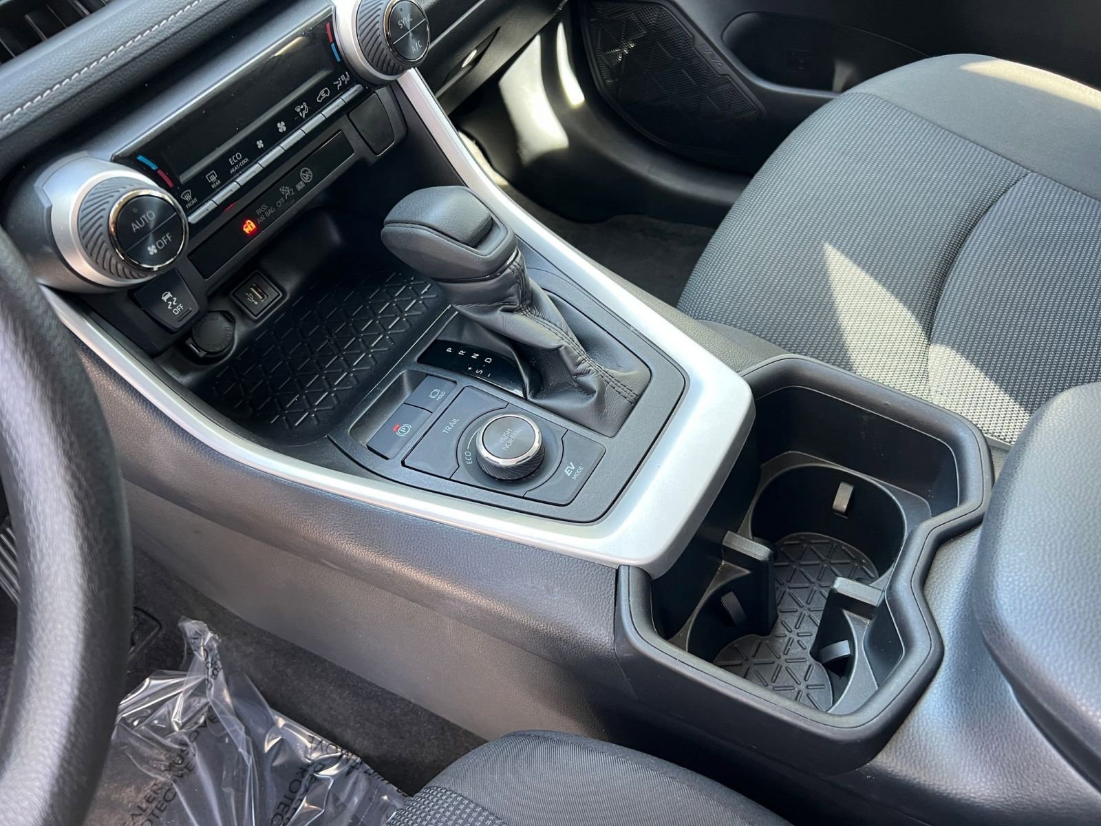 Thumbnail: 2025 Toyota RAV4 - 35