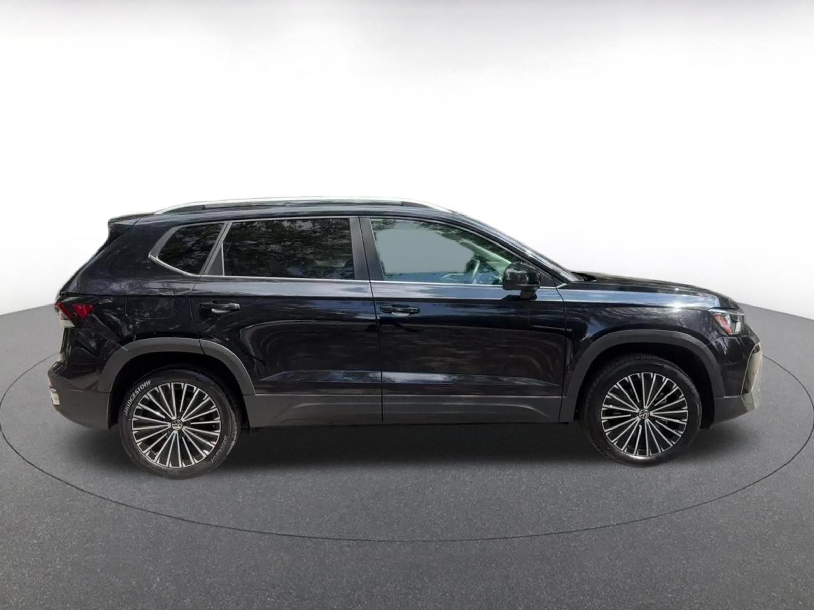 Thumbnail: 2025 Volkswagen Taos - 14