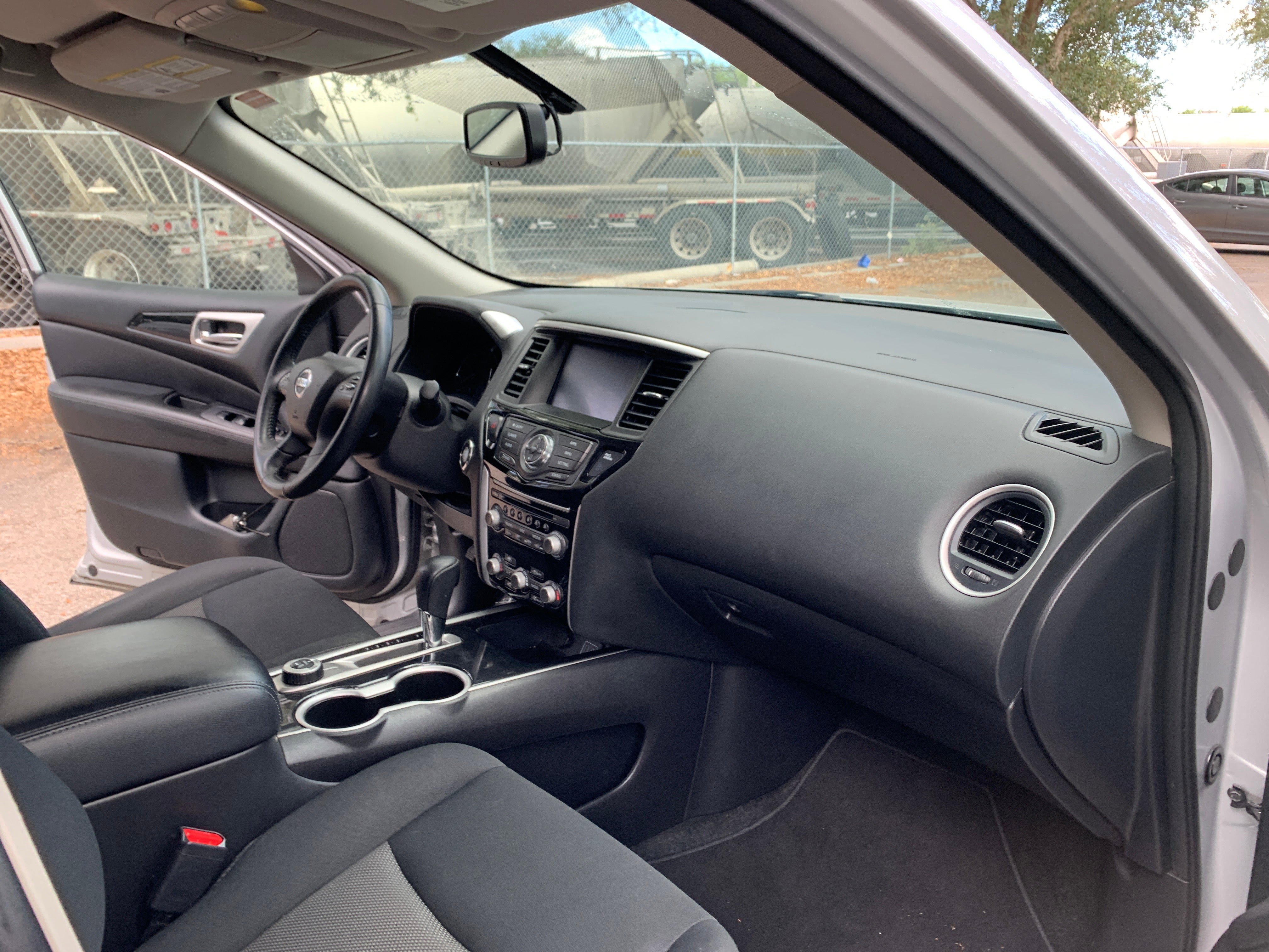 2018 Nissan Pathfinder SV 29