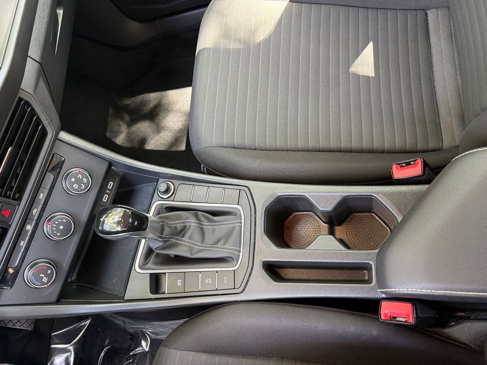 Thumbnail: 2024 Volkswagen Jetta - 35