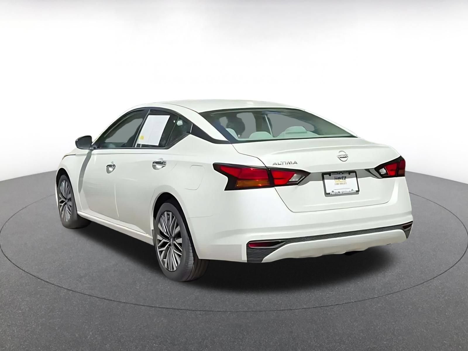 Thumbnail: 2025 Nissan Altima - 9