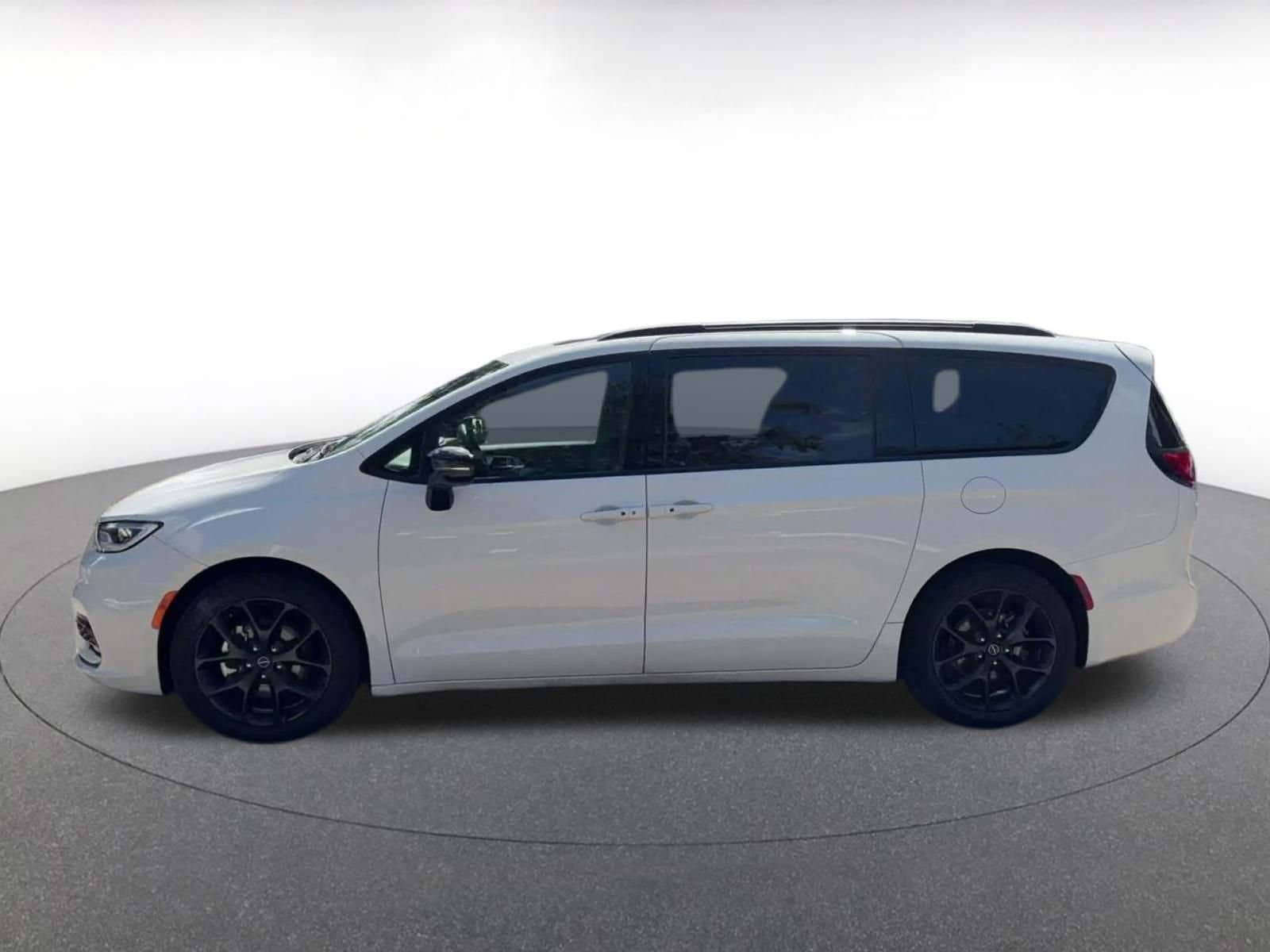 Thumbnail: 2025 Chrysler Pacifica - 8