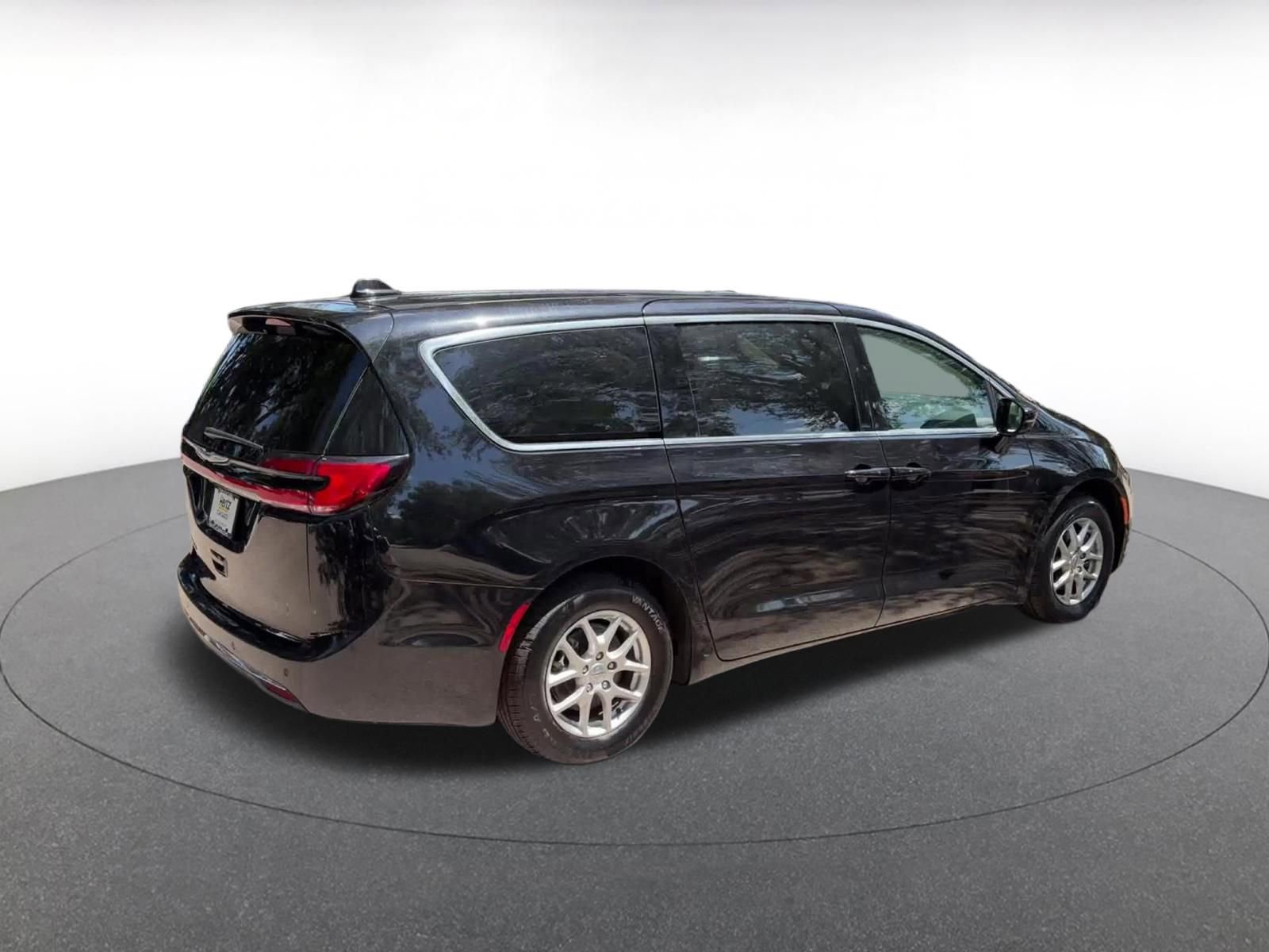 Thumbnail: 2024 Chrysler Pacifica - 15