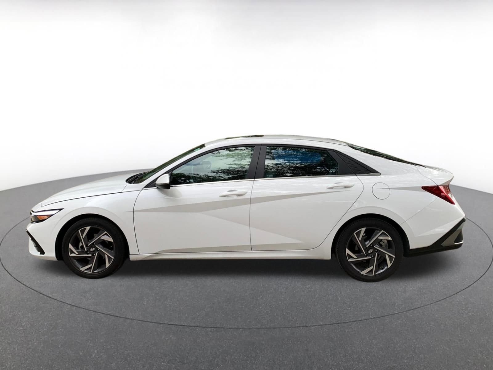 Thumbnail: 2025 Hyundai Elantra - 4