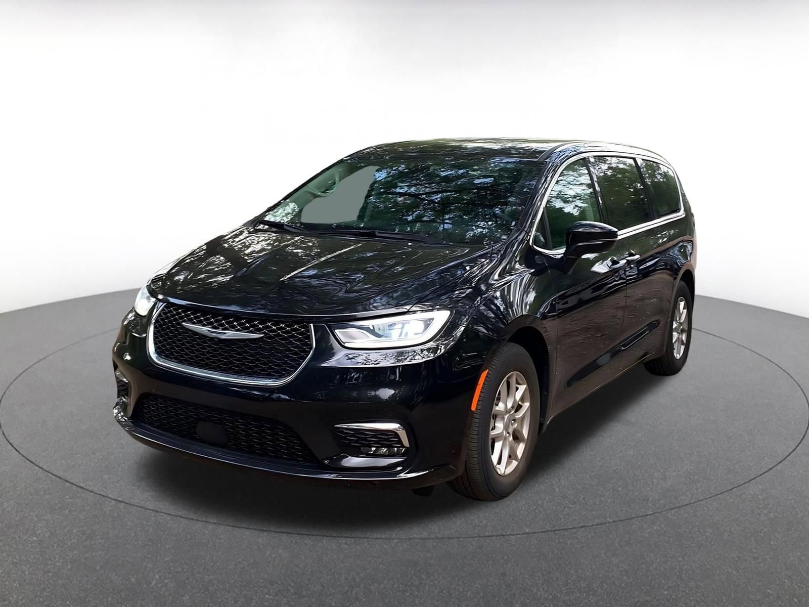 Thumbnail: 2024 Chrysler Pacifica - 3