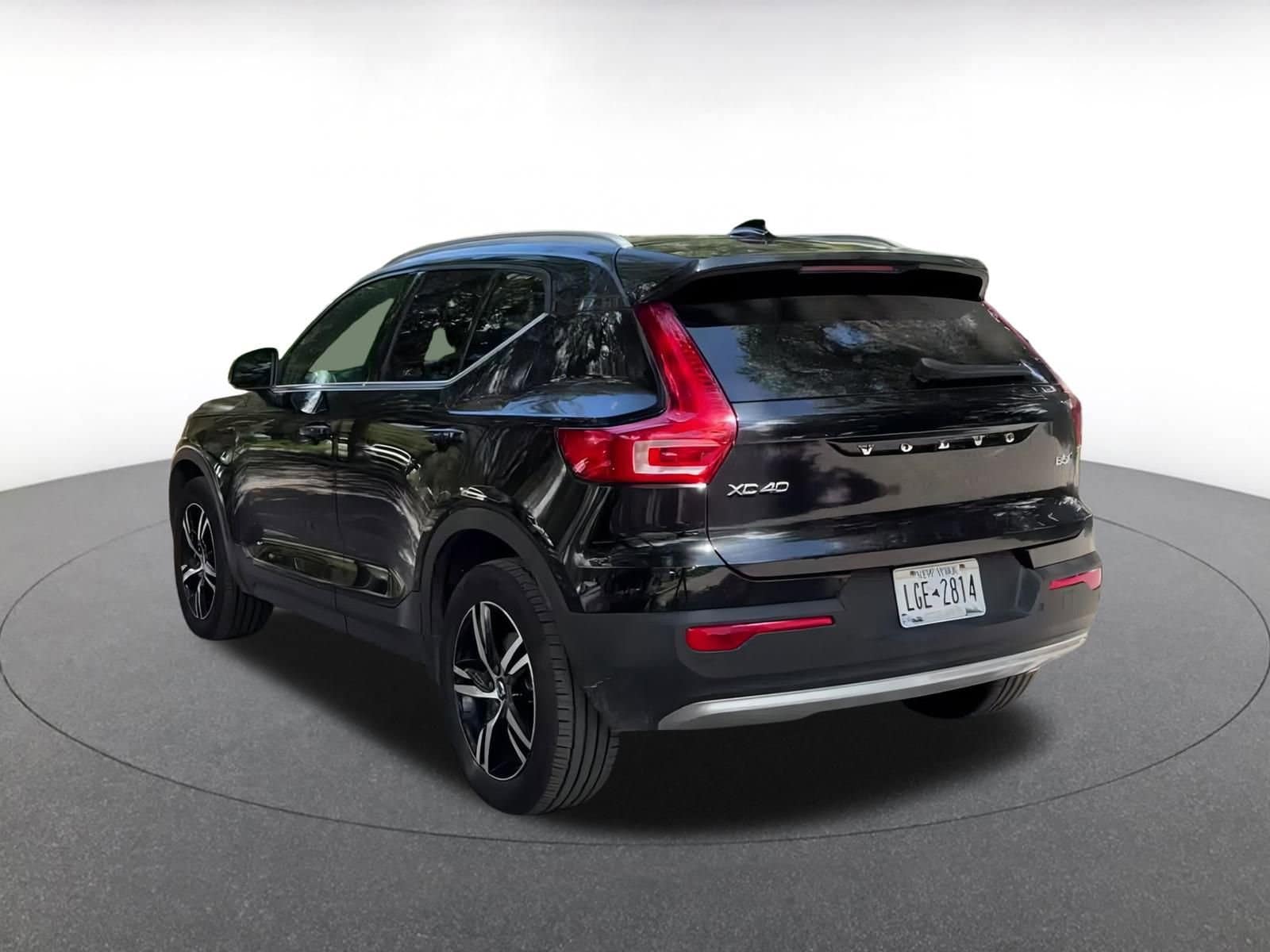 Thumbnail: 2024 Volvo XC40 - 11