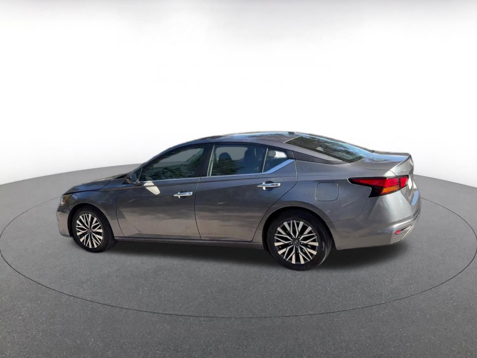 Thumbnail: 2025 Nissan Altima - 10