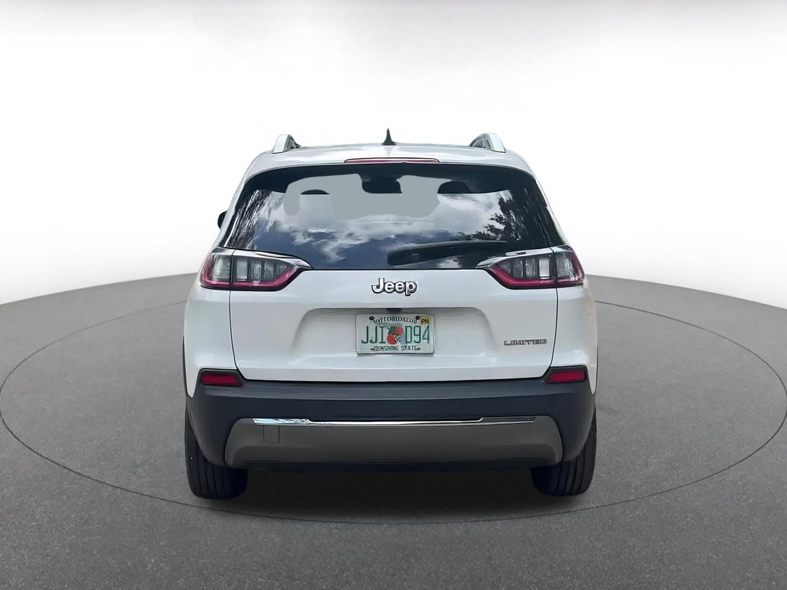 Thumbnail: 2019 Jeep Cherokee - 16