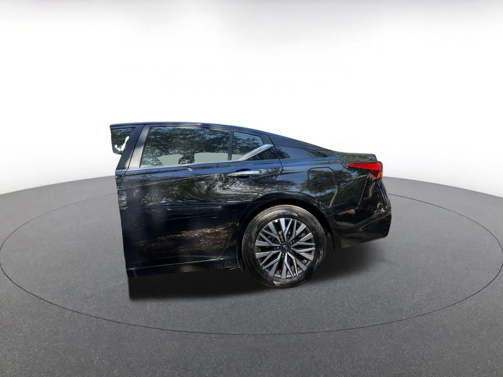Thumbnail: 2025 Nissan Altima - 14