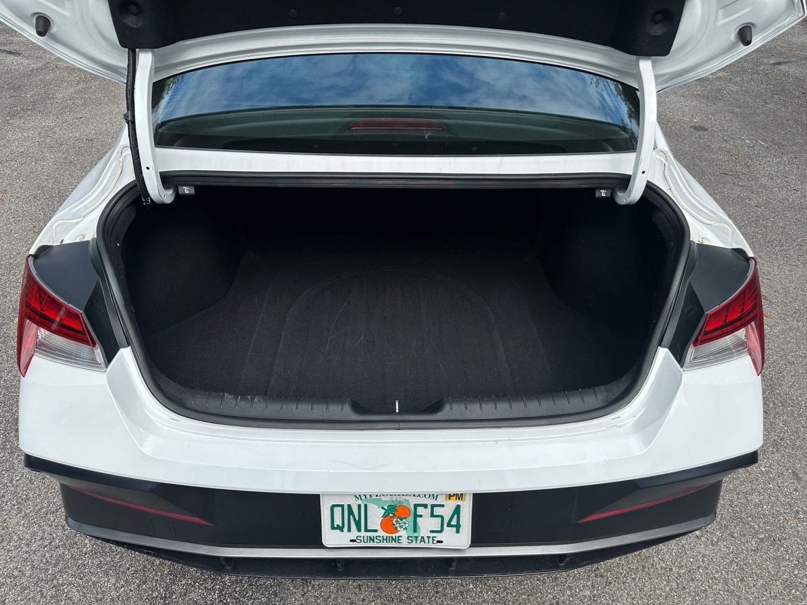 Thumbnail: 2025 Hyundai Elantra - 24