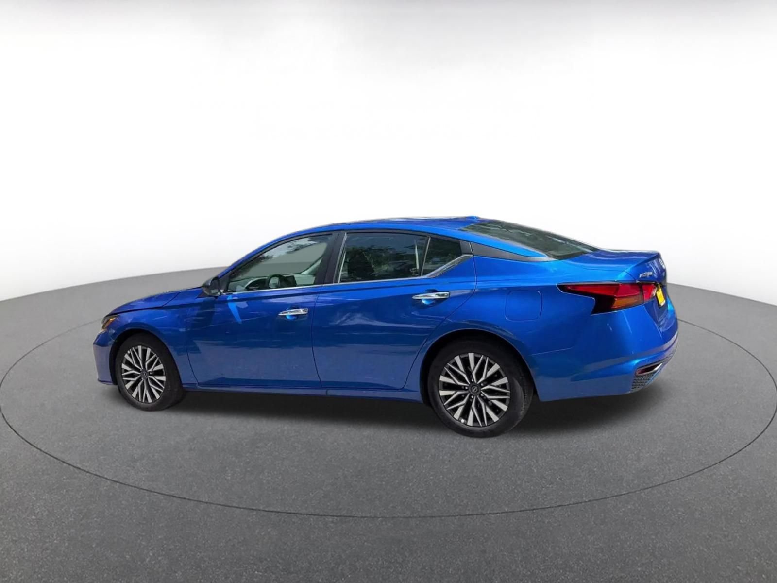 Thumbnail: 2025 Nissan Altima - 10