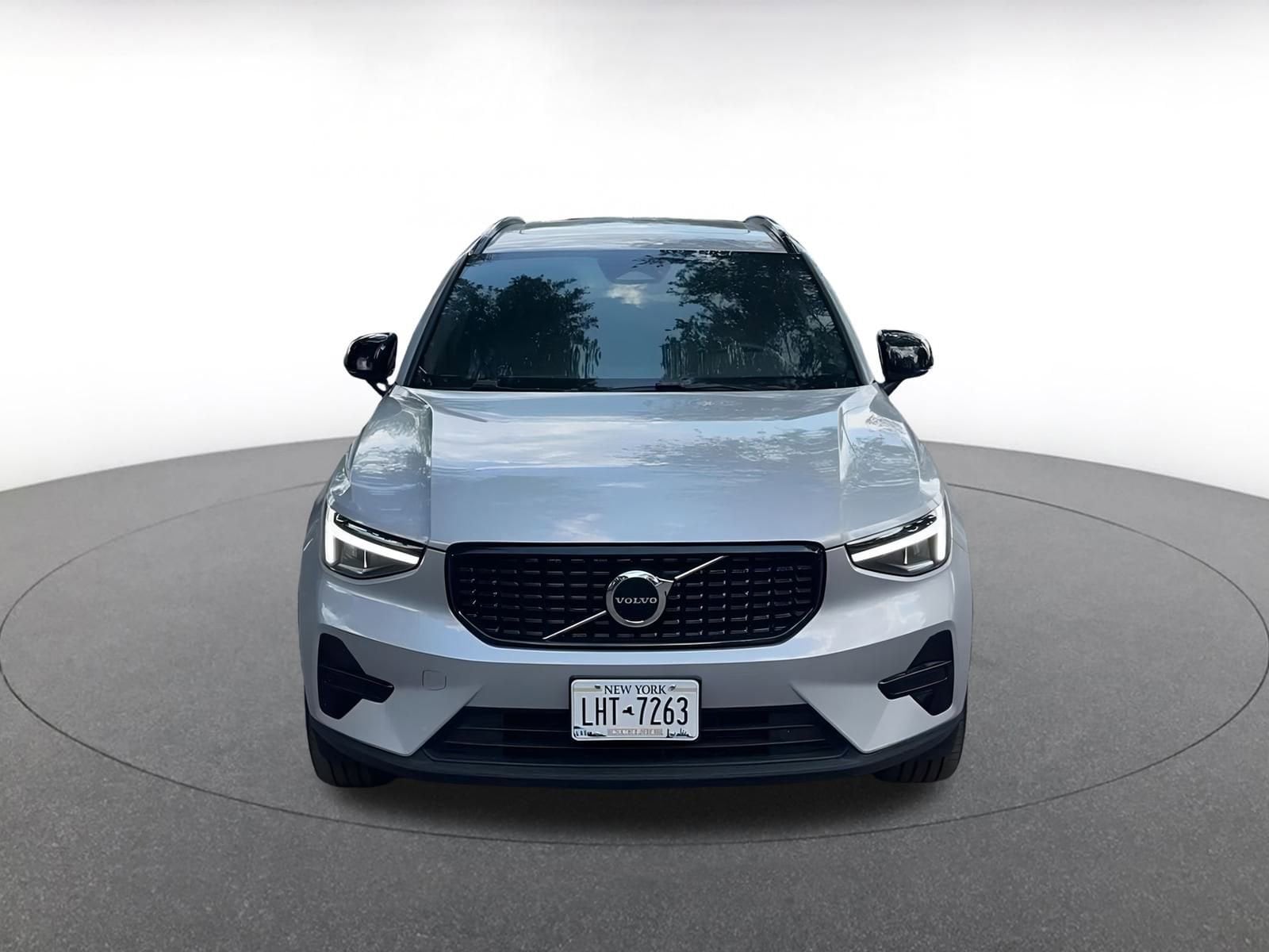 Thumbnail: 2024 Volvo XC40 - 4