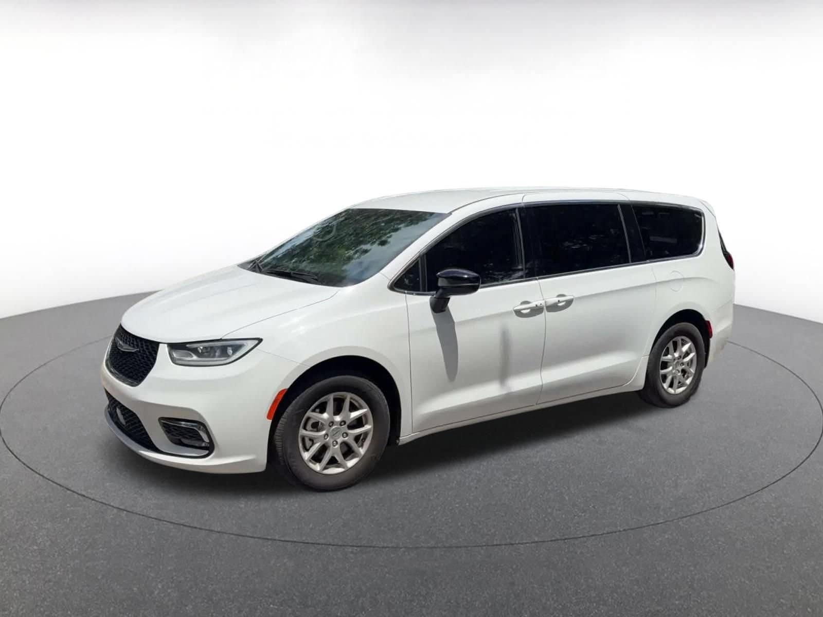 Thumbnail: 2025 Chrysler Pacifica - 6