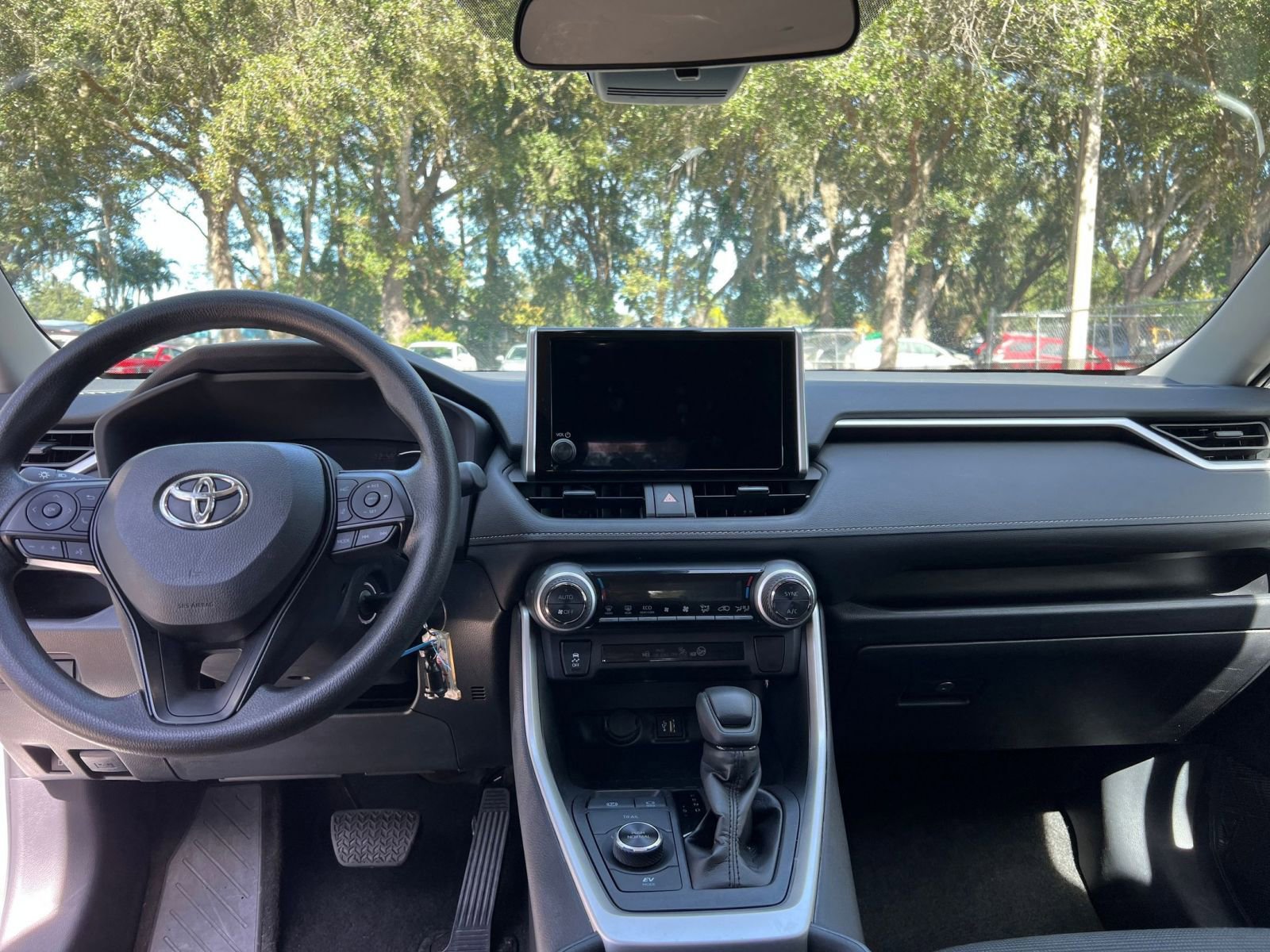 Thumbnail: 2025 Toyota RAV4 - 27