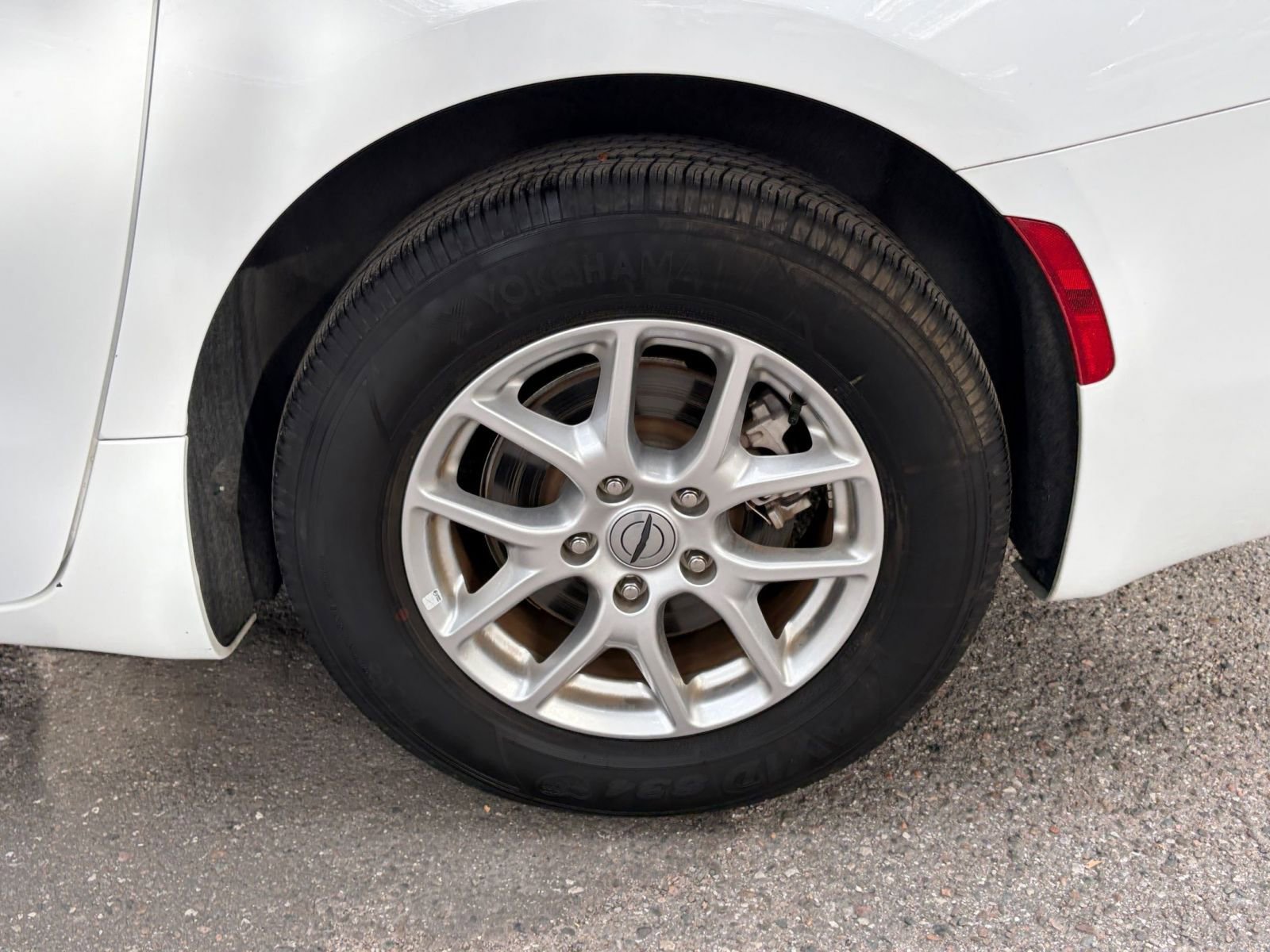 Thumbnail: 2023 Chrysler Voyager - 23