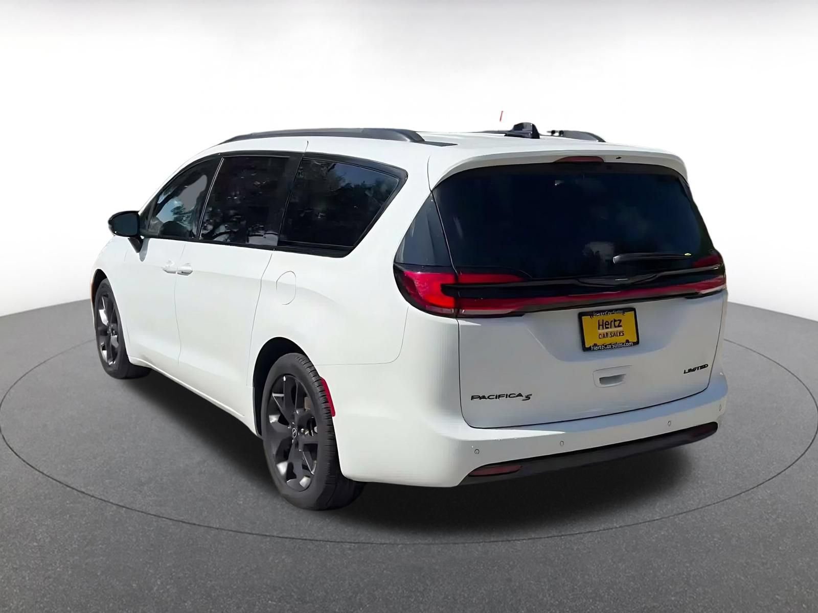 Thumbnail: 2025 Chrysler Pacifica - 9