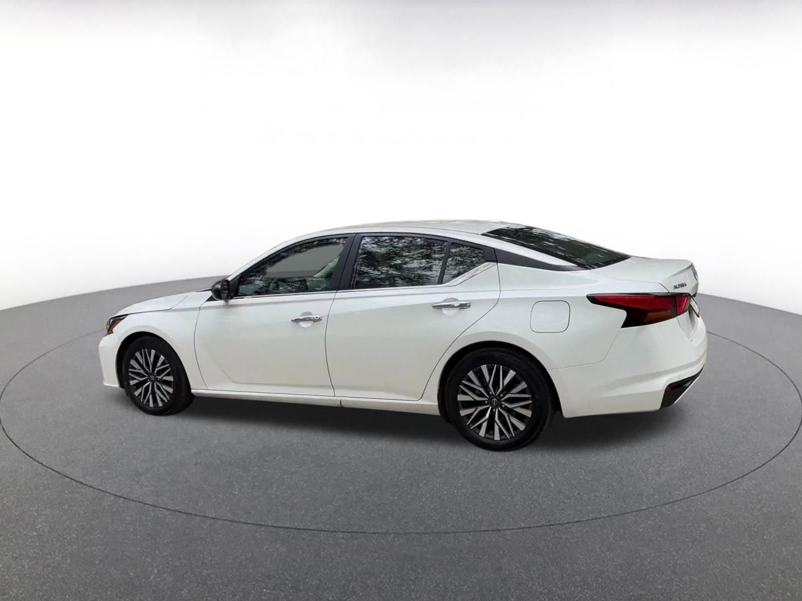 Thumbnail: 2025 Nissan Altima - 10