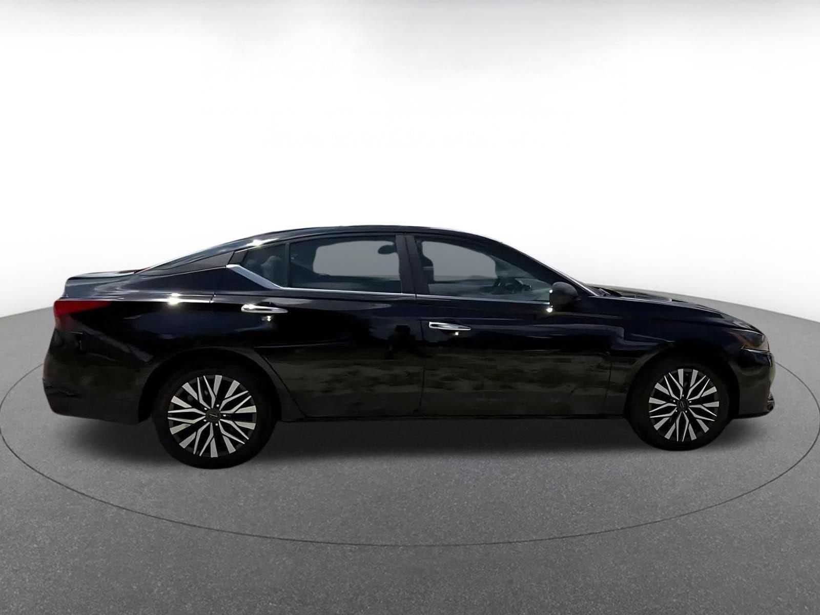 Thumbnail: 2025 Nissan Altima - 16