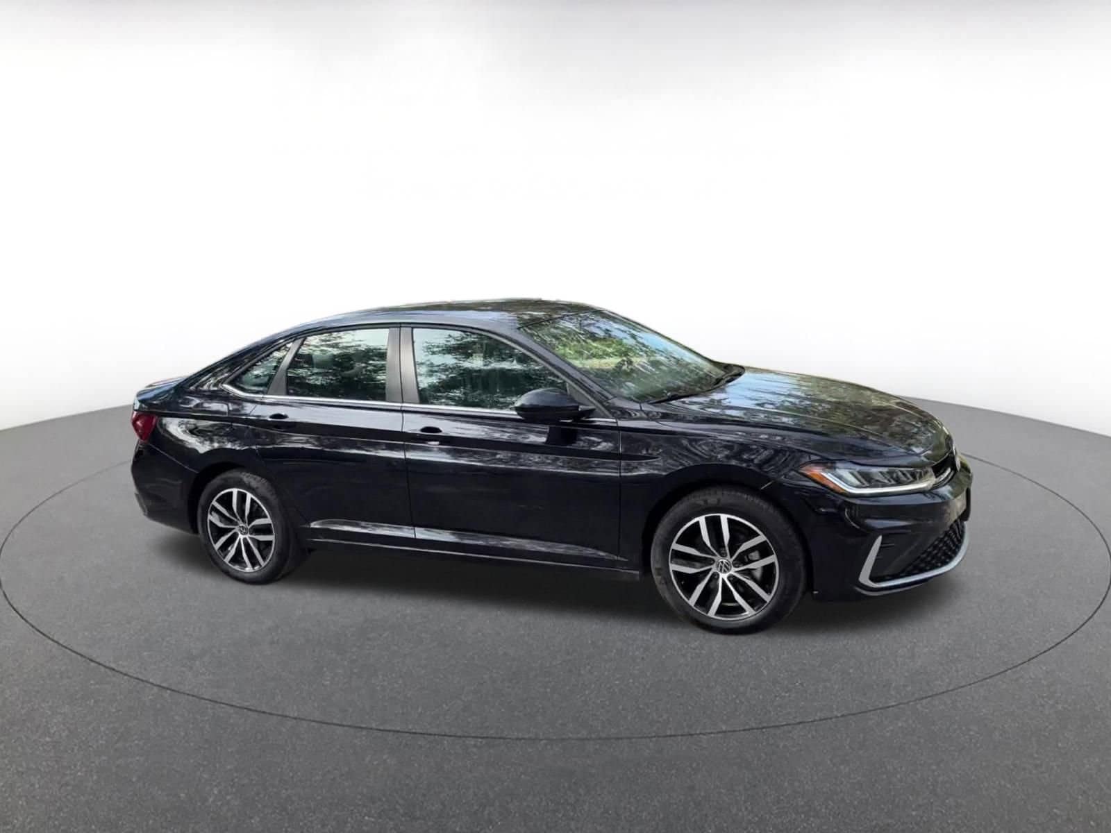 Thumbnail: 2025 Volkswagen Jetta - 2