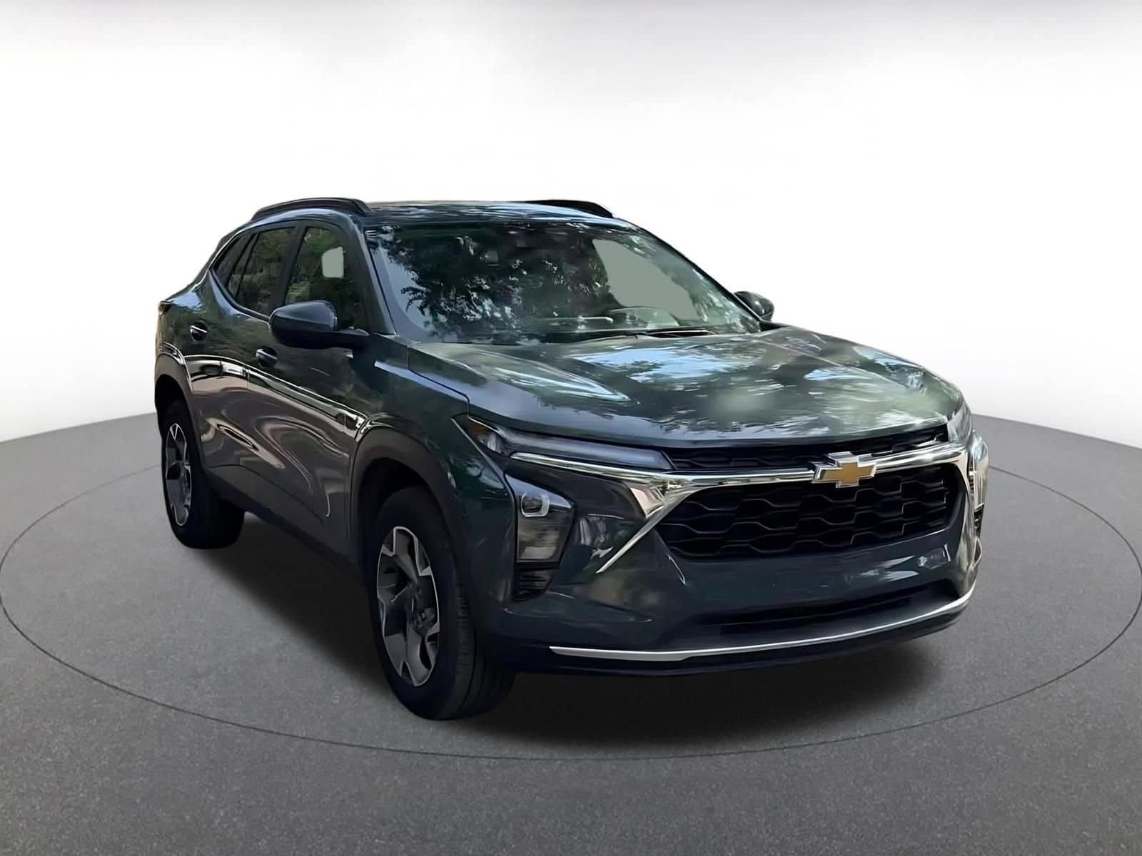 Thumbnail: 2025 Chevrolet Trax - 3