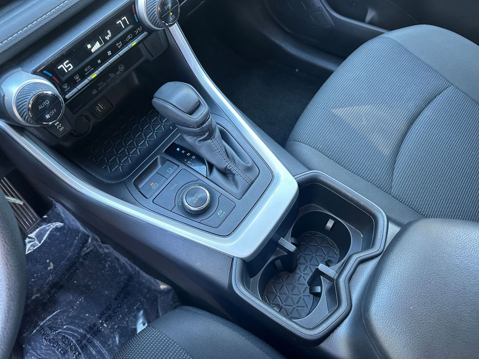 Thumbnail: 2025 Toyota RAV4 - 35