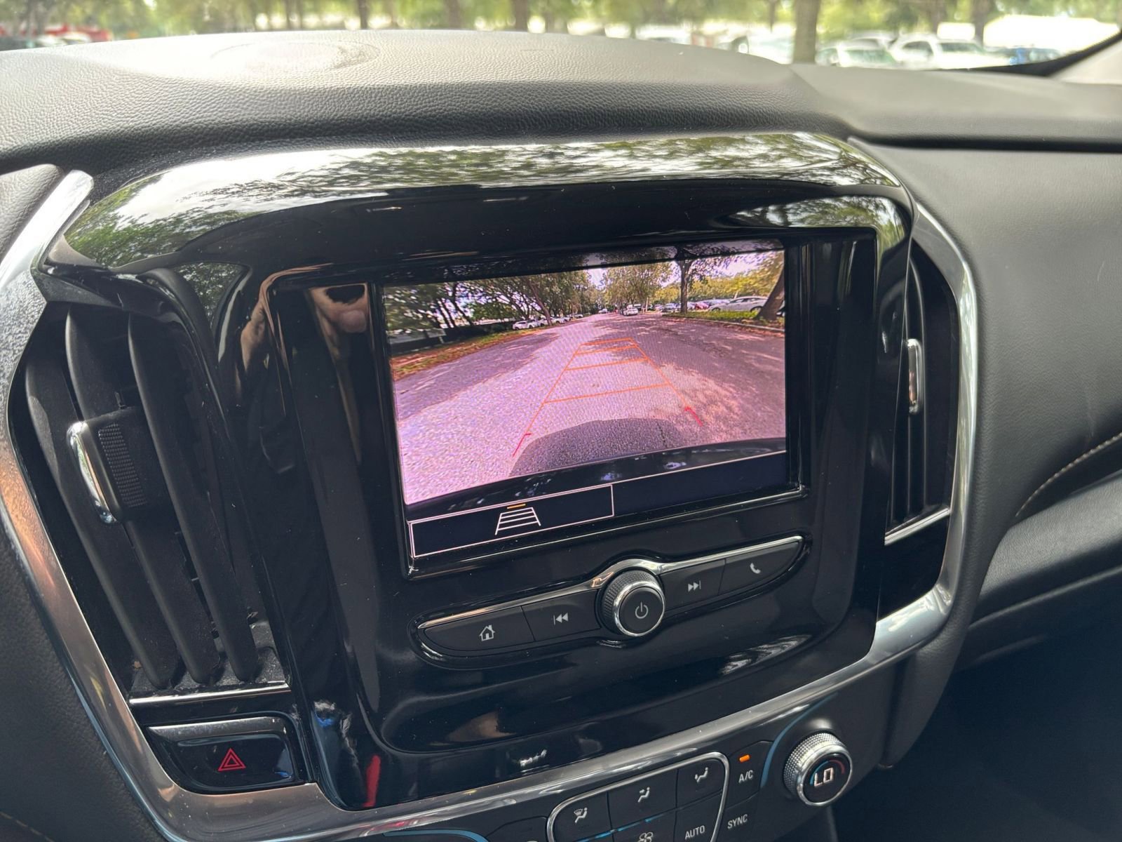 Thumbnail: 2021 Chevrolet Traverse - 24