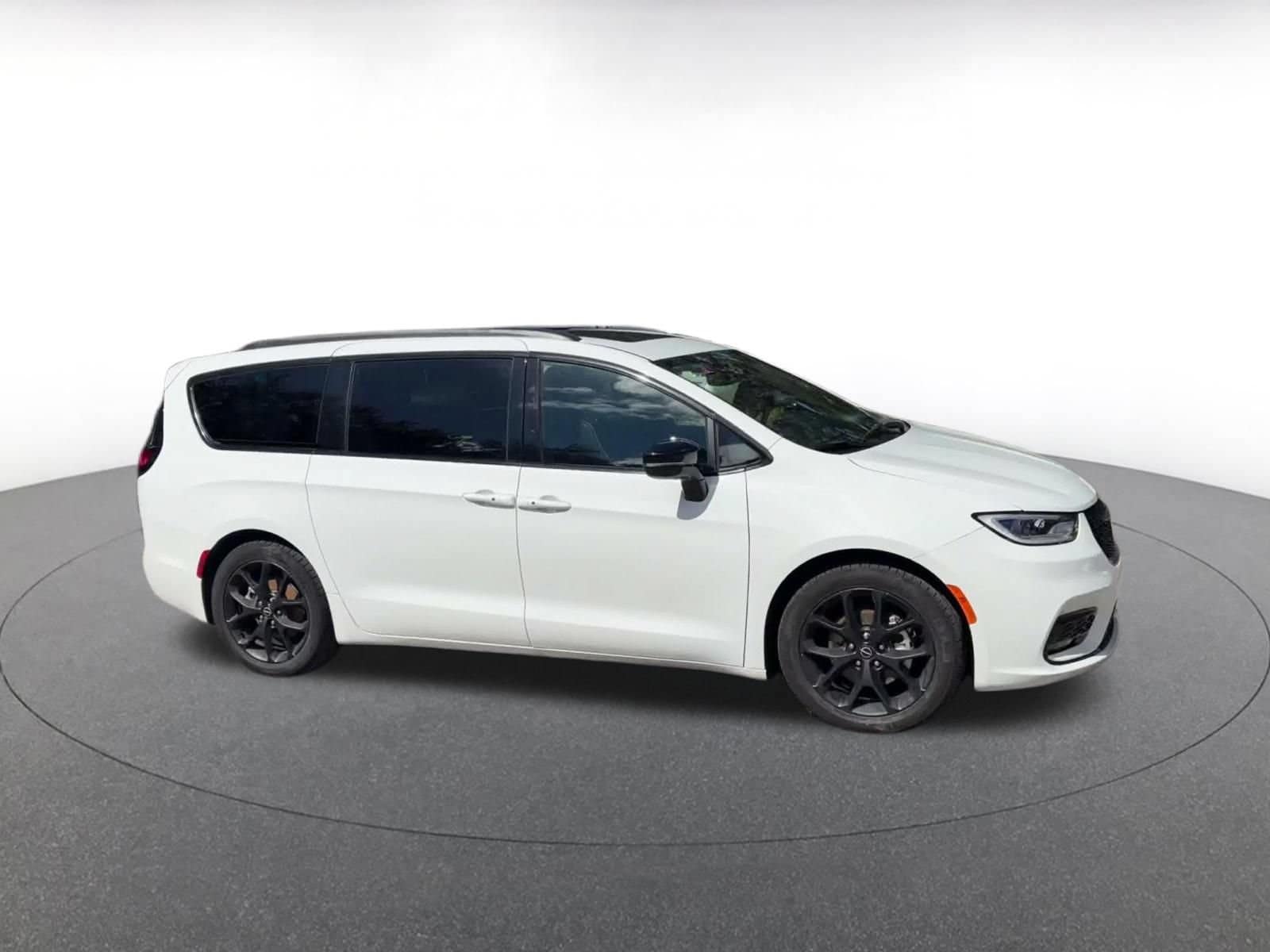 Thumbnail: 2025 Chrysler Pacifica - 2
