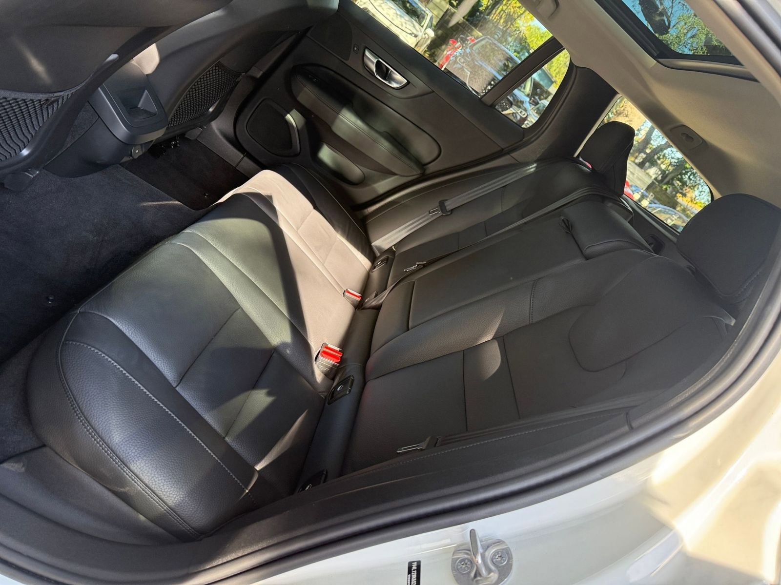 Thumbnail: 2025 Volvo S60 - 32