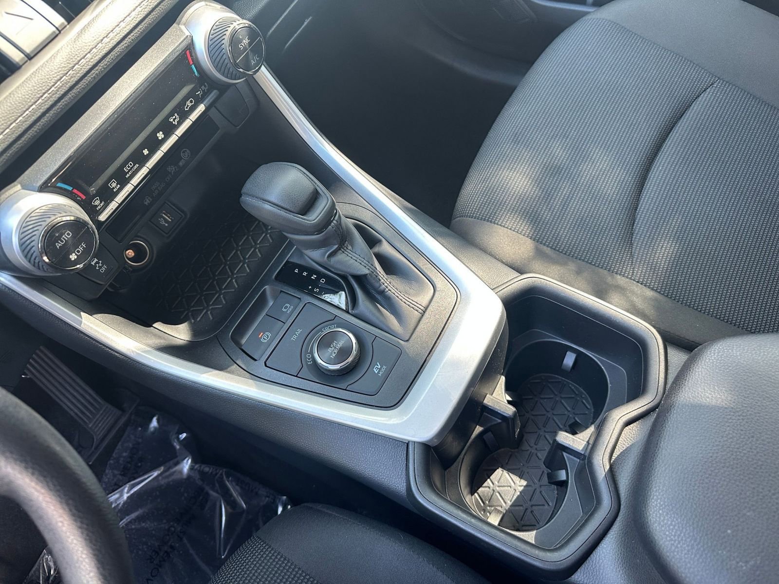 Thumbnail: 2025 Toyota RAV4 - 35