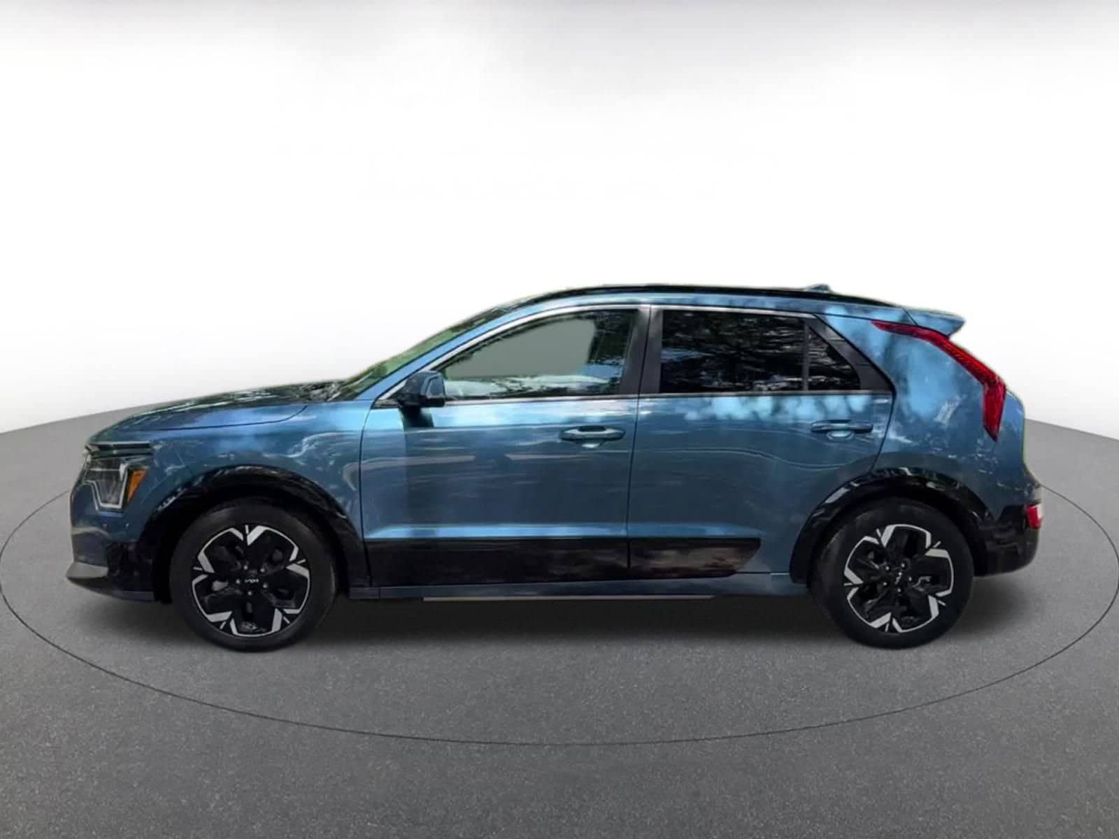 Thumbnail: 2023 Kia Niro - 9
