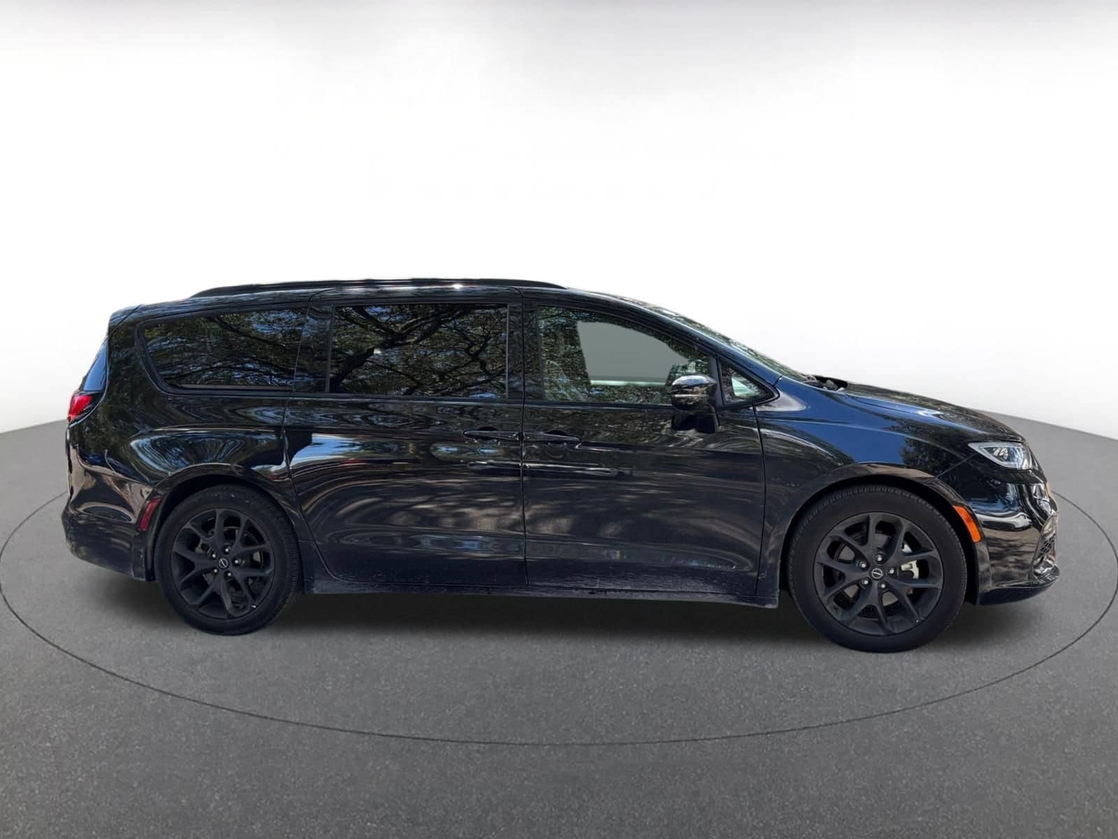 Thumbnail: 2025 Chrysler Pacifica - 8