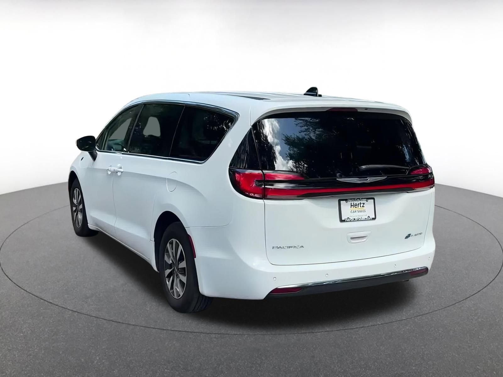Thumbnail: 2023 Chrysler Pacifica - 11