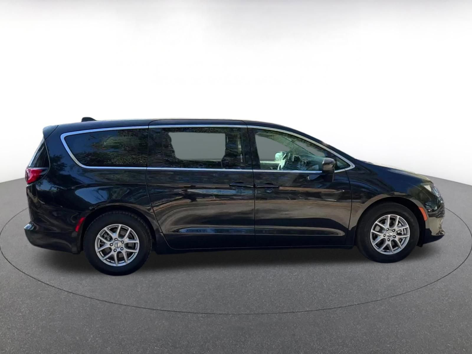 Thumbnail: 2024 Chrysler Voyager - 16