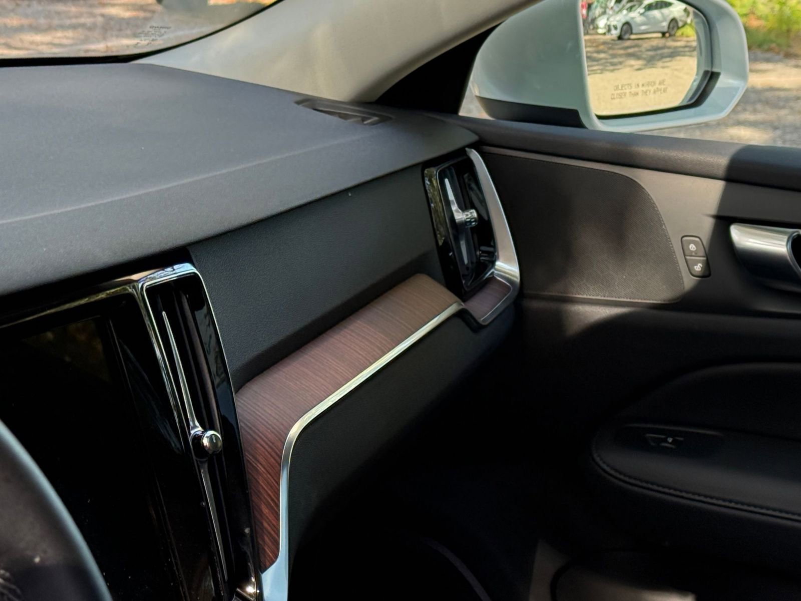 Thumbnail: 2025 Volvo S60 - 30