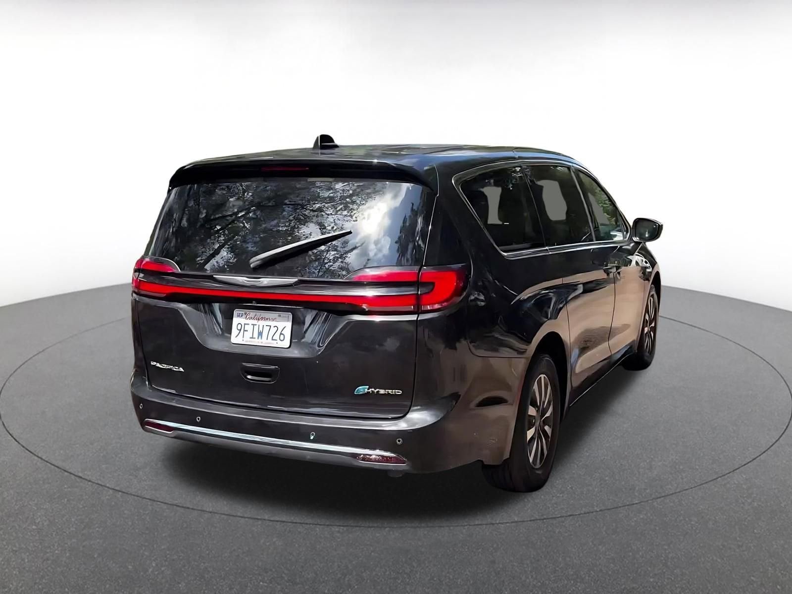Thumbnail: 2023 Chrysler Pacifica - 14
