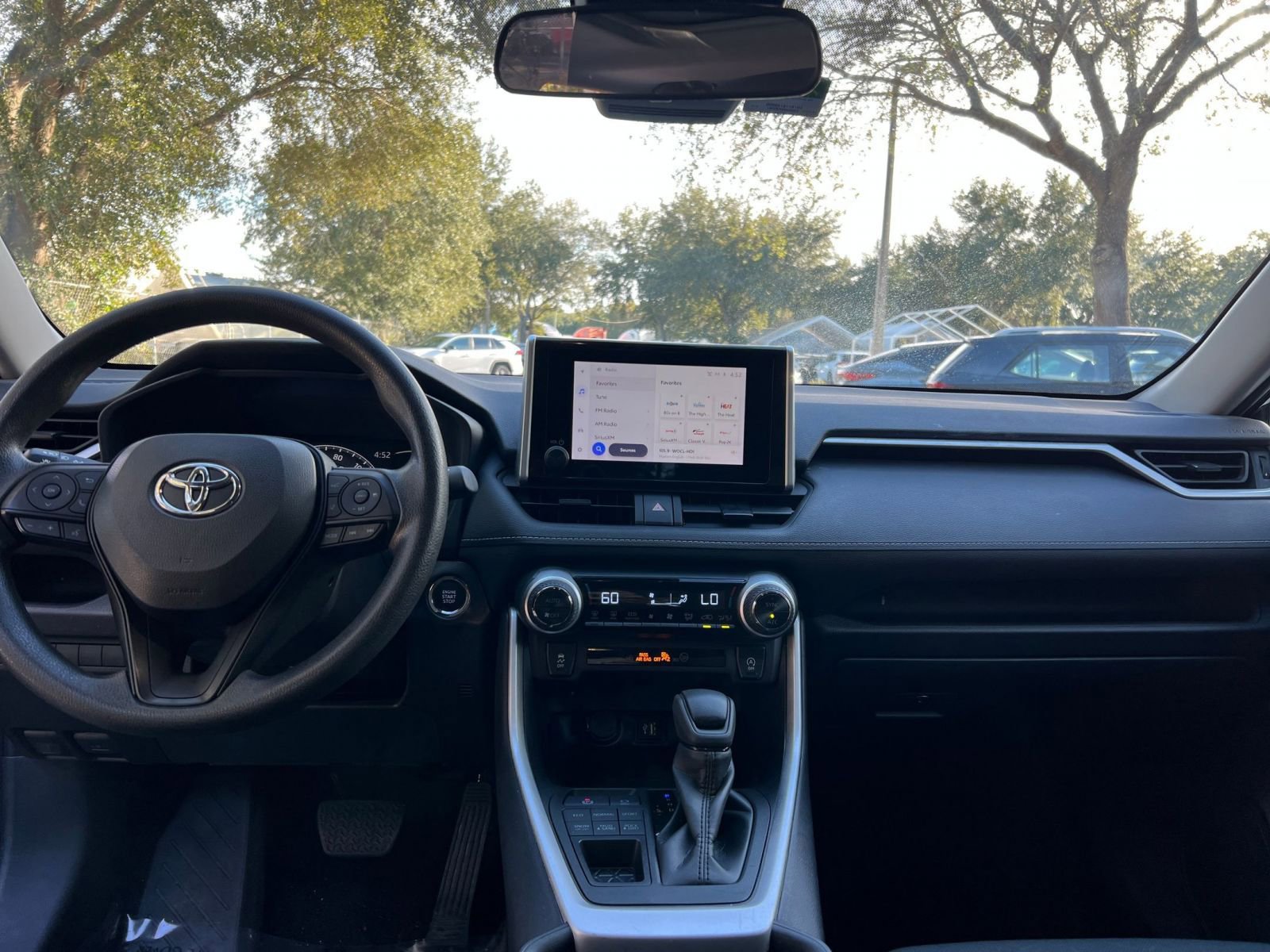 Thumbnail: 2025 Toyota RAV4 - 27