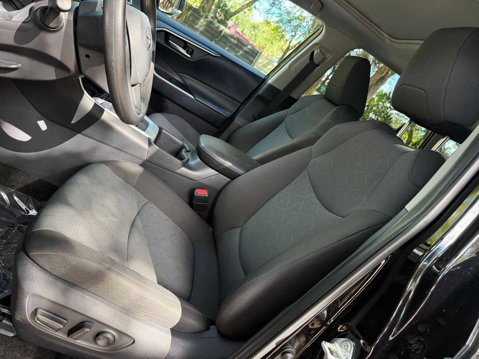 Thumbnail: 2025 Toyota RAV4 - 21