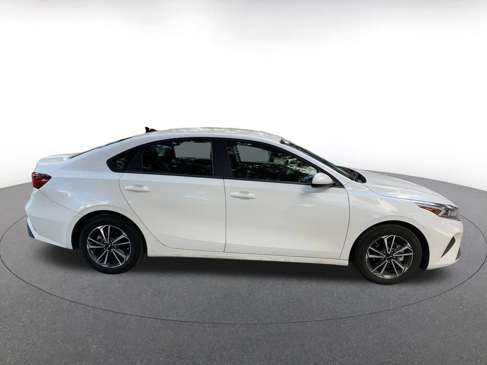 Thumbnail: 2024 Kia Forte - 8