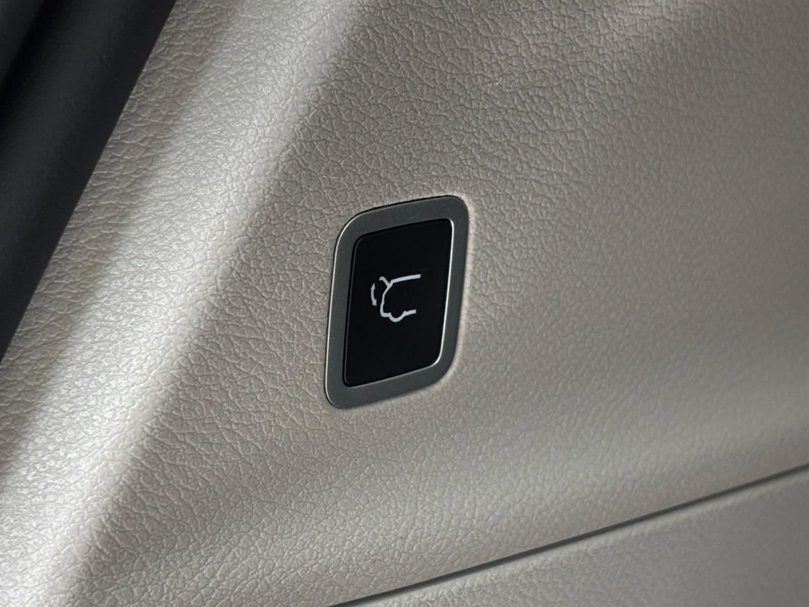 Thumbnail: 2024 Chrysler Voyager - 23
