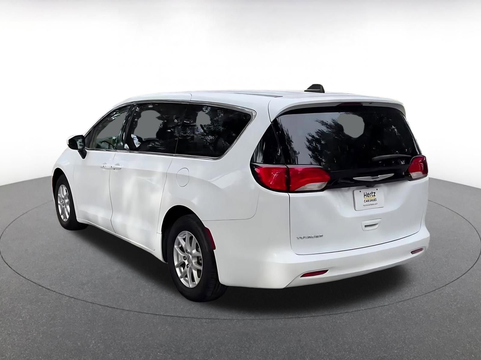 Thumbnail: 2023 Chrysler Voyager - 11