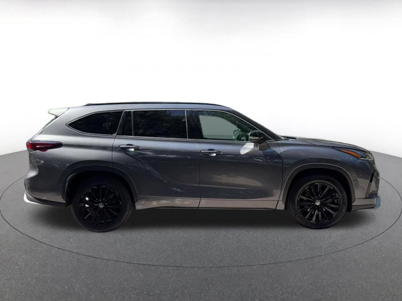 Thumbnail: 2025 Toyota Highlander - 17