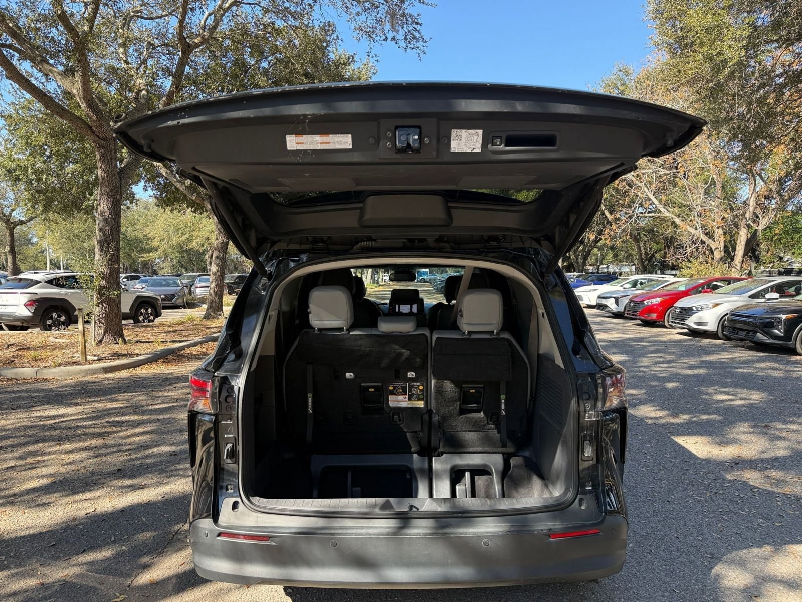 Thumbnail: 2023 Toyota Sienna - 33