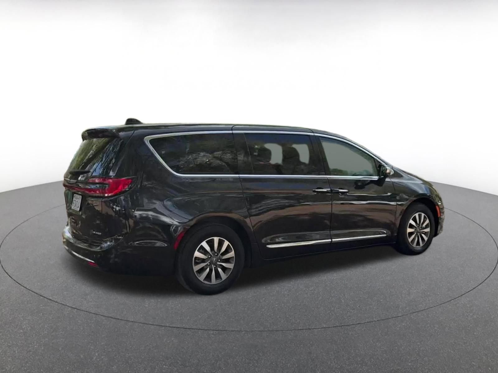 Thumbnail: 2023 Chrysler Pacifica - 15