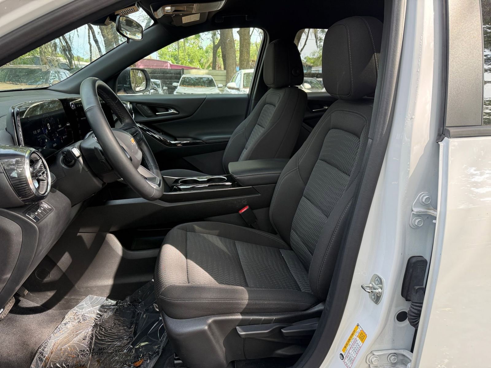 Thumbnail: 2025 Chevrolet Equinox - 32