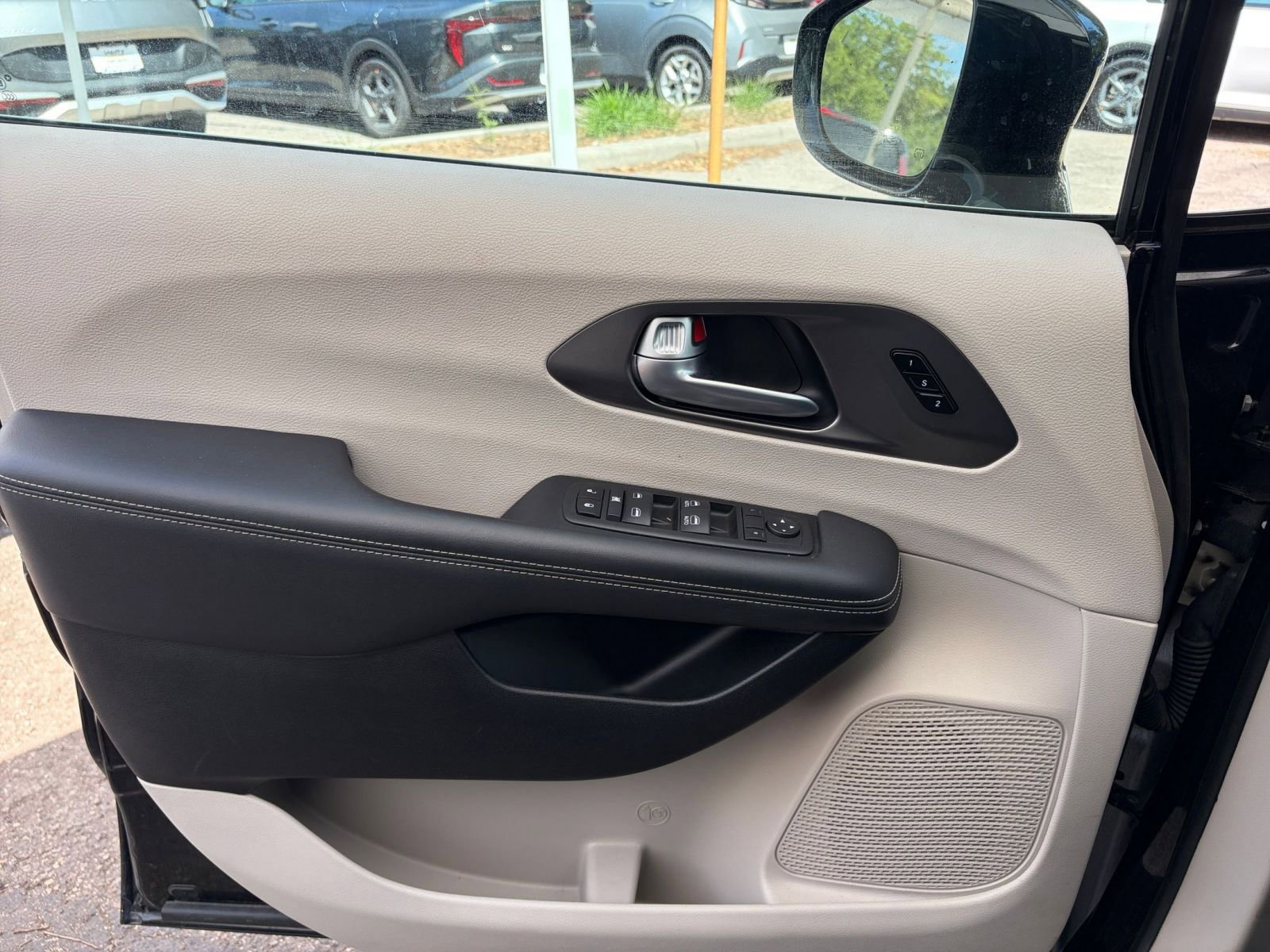 Thumbnail: 2024 Chrysler Pacifica - 18