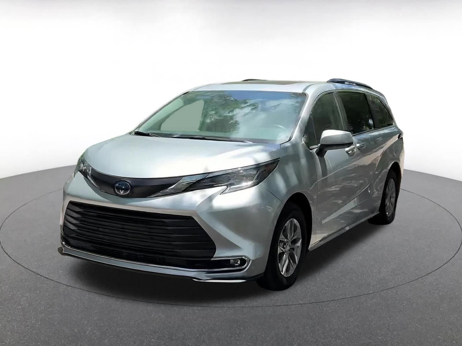 Thumbnail: 2023 Toyota Sienna - 6
