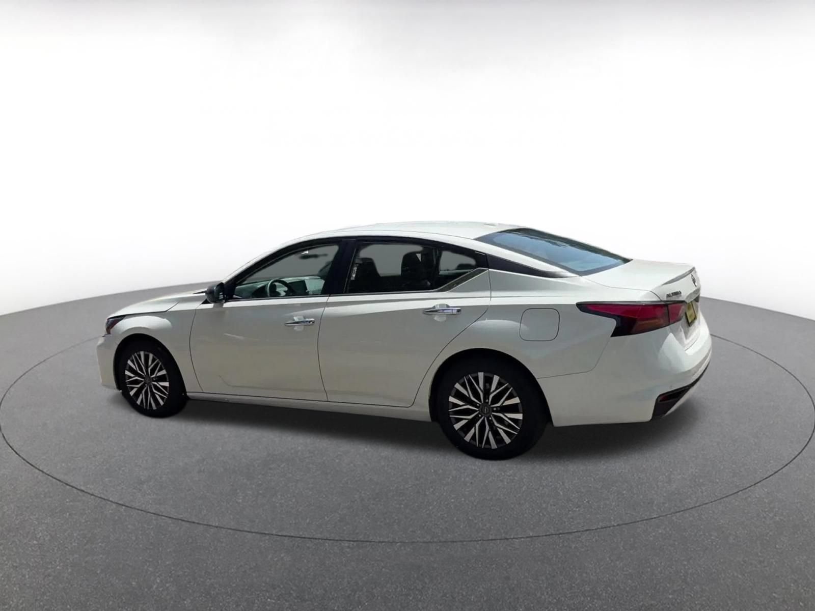 Thumbnail: 2025 Nissan Altima - 10
